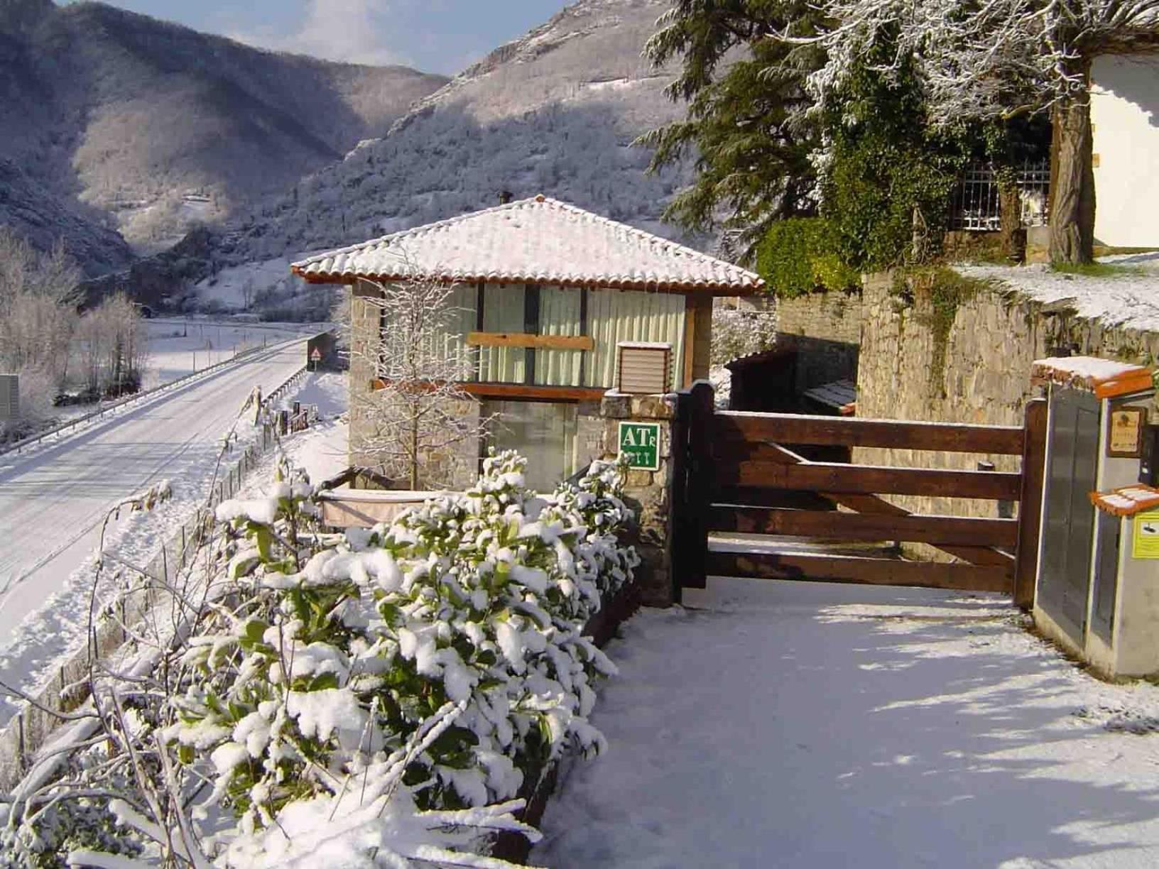 Apartamentos Rurales El Lleron Caso ภายนอก รูปภาพ